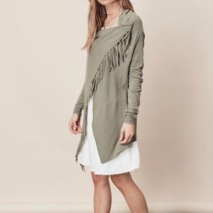 LOVESTITCH Carys Fringed Sweater II in moss green